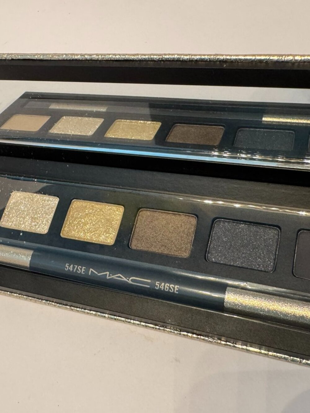 MAC Snow Ball Eye Compact Gold Eyeshadow Palette Glitter Case NewMAC Snow Ball E
